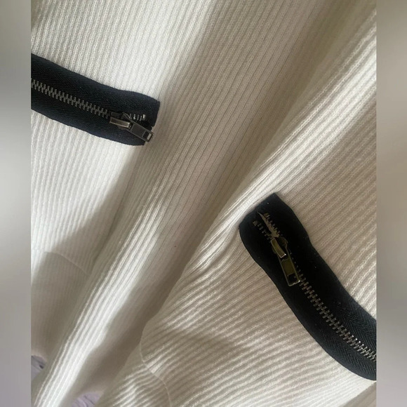 5/$20 Women’s‎ AGB Ribbed Long Sweater Zip Pocket Medium - Picture 6 of 7